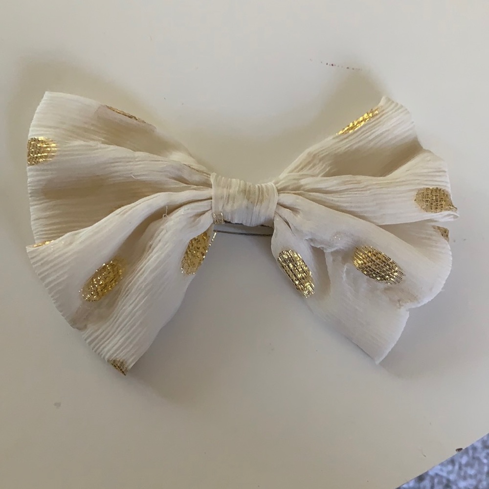 Ban do chiffon bow pin